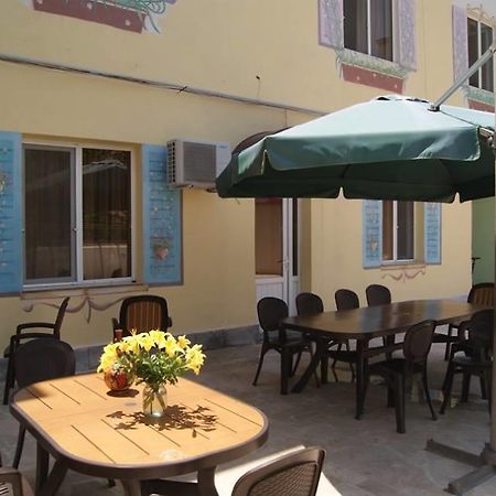 Bonjour Guest House Ереван Екстериор снимка