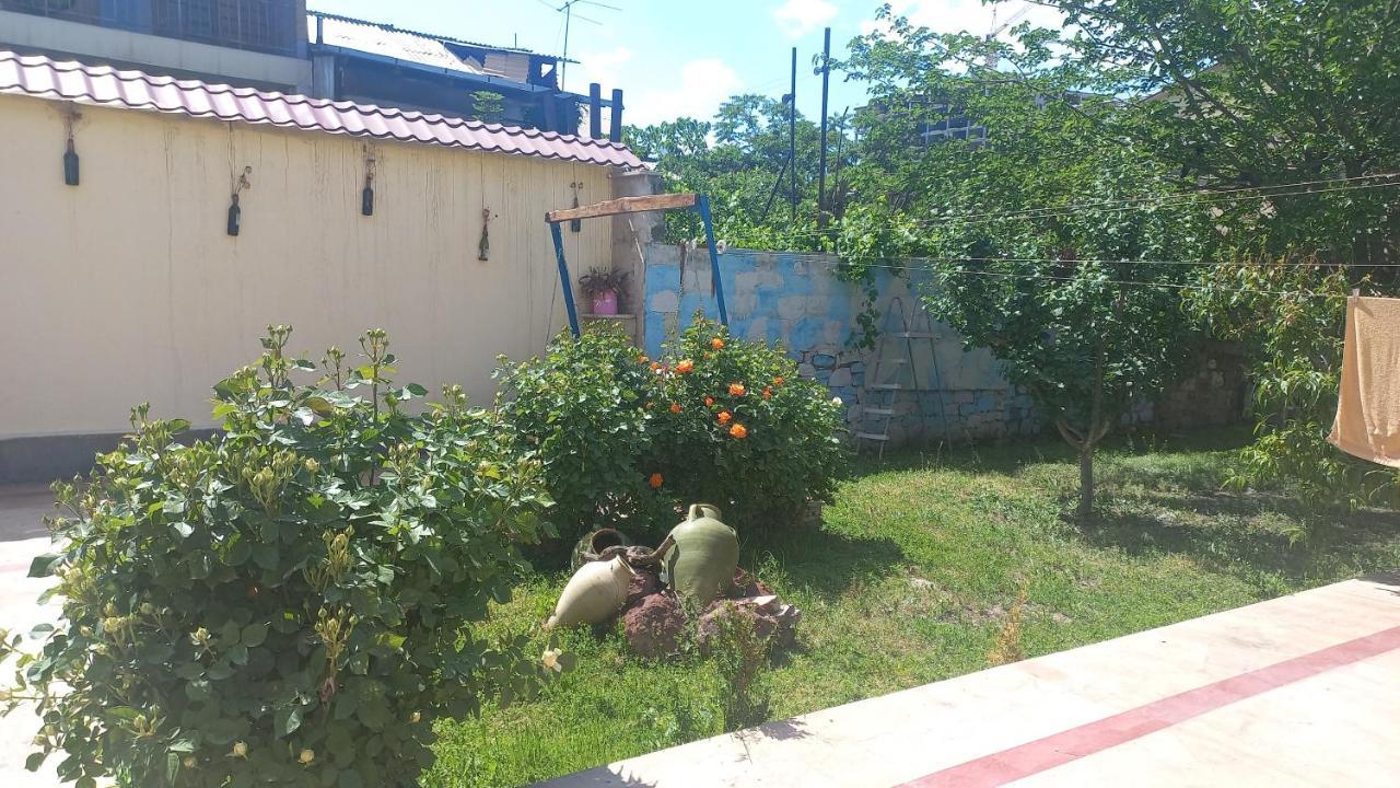 Bonjour Guest House Ереван Екстериор снимка
