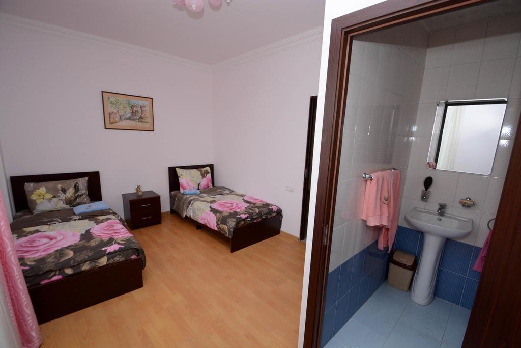 Bonjour Guest House Ереван Екстериор снимка