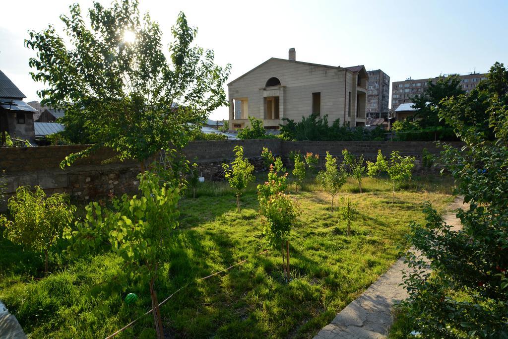 Bonjour Guest House Ереван Екстериор снимка