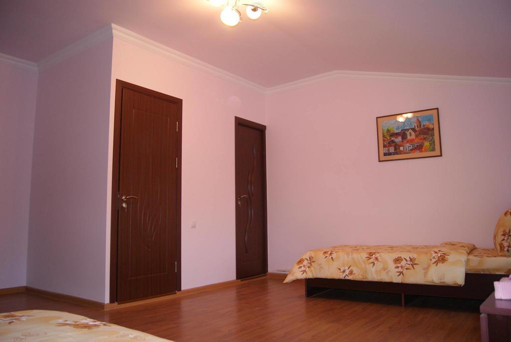 Bonjour Guest House Ереван Екстериор снимка