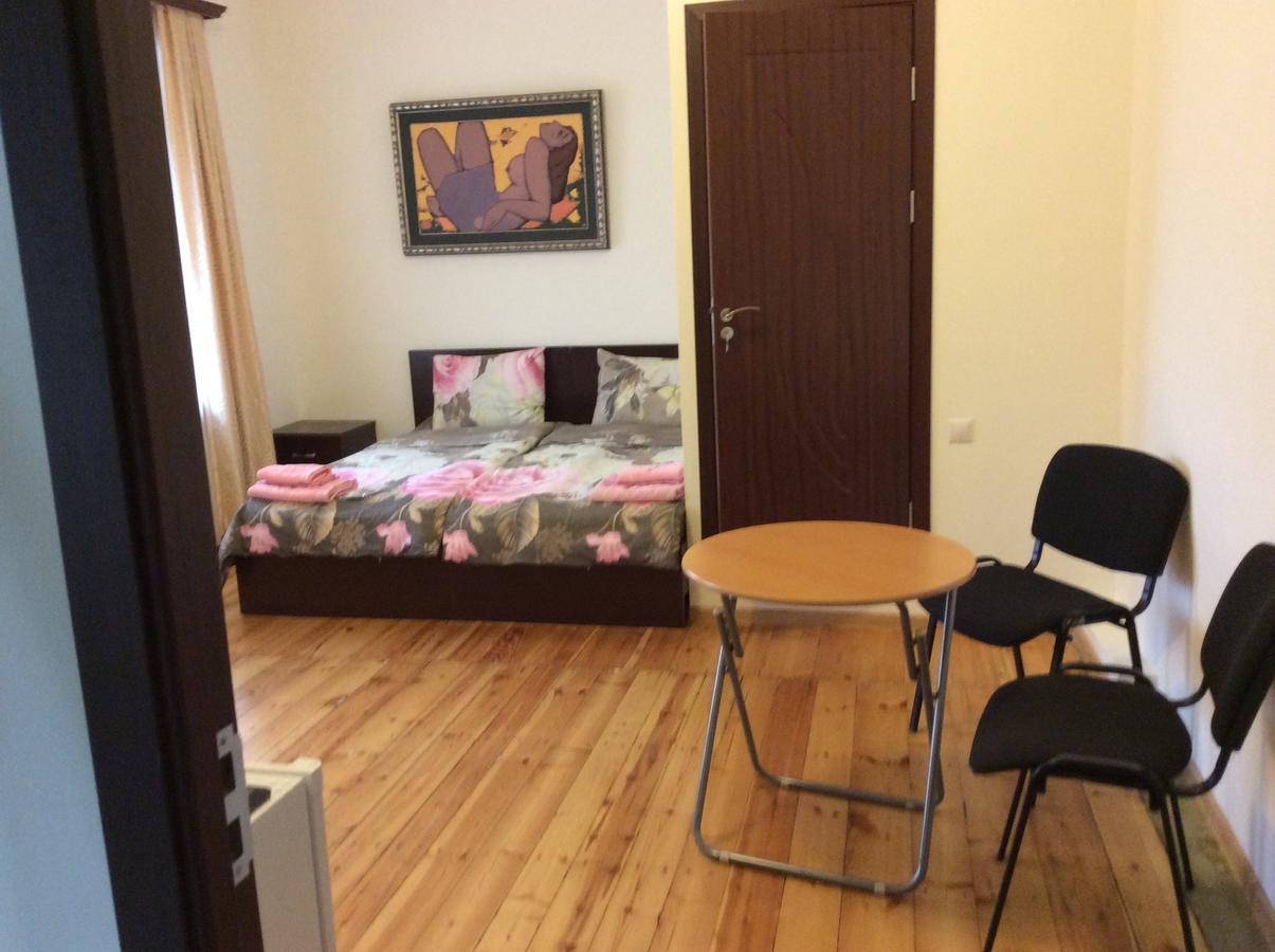 Bonjour Guest House Ереван Екстериор снимка