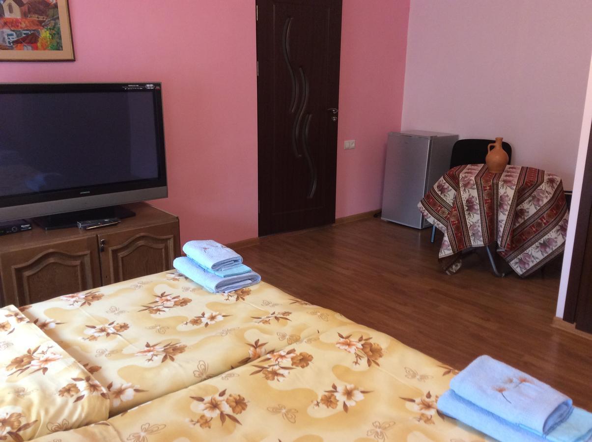 Bonjour Guest House Ереван Екстериор снимка